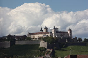 Festung in den Wolken